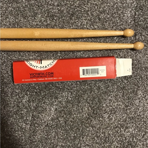 Drumsticks - Natural Wood Regal Tip Maple - Picture 4 of 4